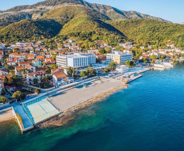 Kvaliteetne puhkus 4* hotellis CARINE HOTEL DELFIN, Montenegros!