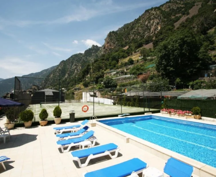 Puhkus mägede keskel, 3* hotellis HOTEL PYRÉNÉES!