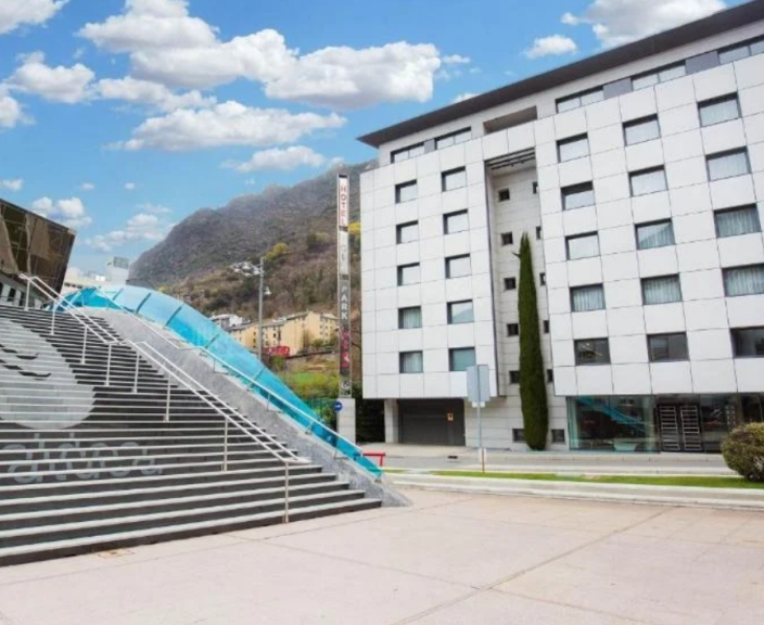 Puhkus Andorras, 4* hotellis YOMO MOLA PARK!
