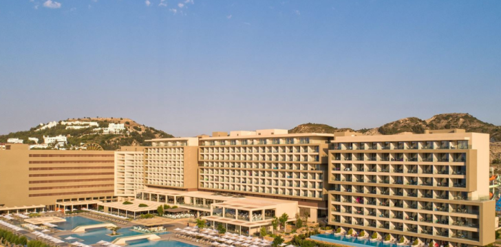 amada-colossos-resort