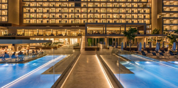 amada-colossos-resort