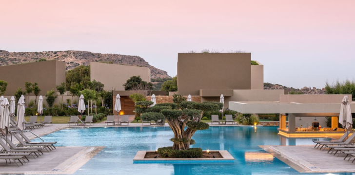 amada-colossos-resort