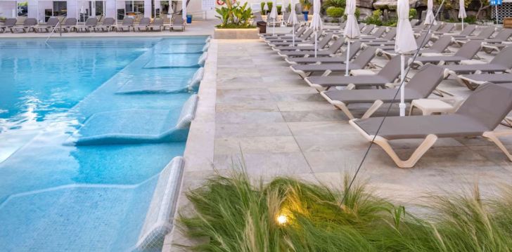 Meeleolukas puhkus Costa Bravas 4* hotellis GHT OASIS PARK & SPA! 2