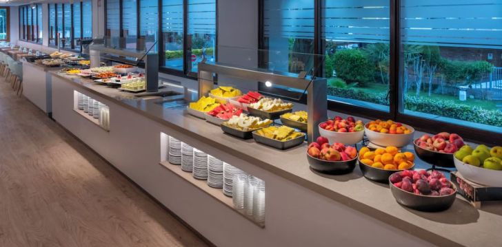 Meeleolukas puhkus Costa Bravas 4* hotellis GHT OASIS PARK & SPA! 14