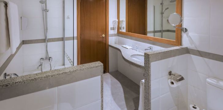 Meeleolukas puhkus Costa Bravas 4* hotellis GHT OASIS PARK & SPA! 36