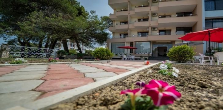 Avasta Durrest, peatu 3* hotellis VILLA ALJOR! 3