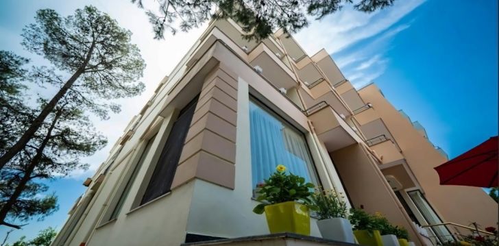 Avasta Durrest, peatu 3* hotellis VILLA ALJOR! 4