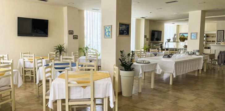 Avasta Durrest, peatu 3* hotellis VILLA ALJOR! 6