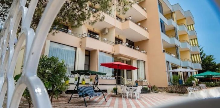 Avasta Durrest, peatu 3* hotellis VILLA ALJOR! 13