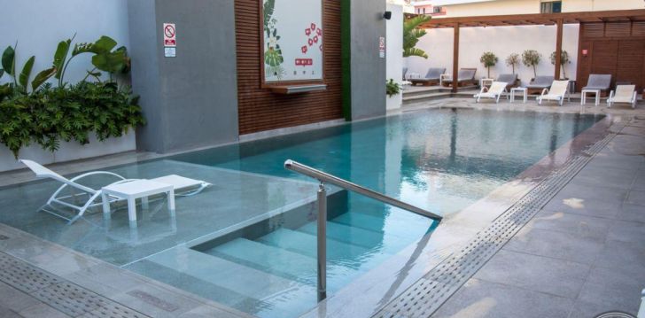 Linnapuhkus Rhodosel, 3* hotell MANOUSOS CITY HOTEL! 2