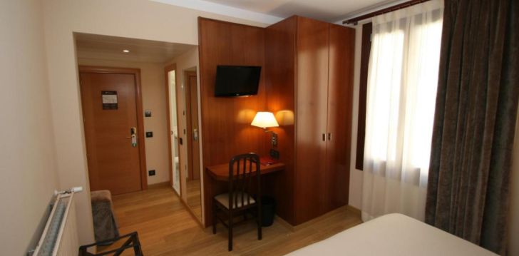 Puhkus mägede keskel, 3* hotellis HOTEL PYRÉNÉES! 11