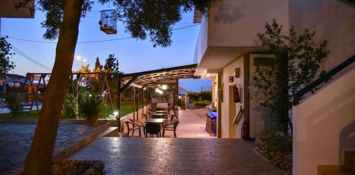 Puhkus basseinialaga Iraklis Apartments 3* hotellis Kreekas! 3