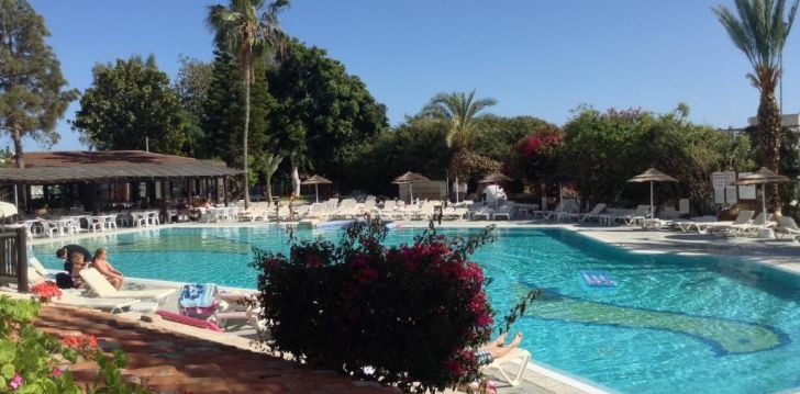 Sukeldu Küprosel joovastavasse puhkusekeerisesse 3* PAPHOS GARDENS HOLIDAY RESORT hotellis! 1