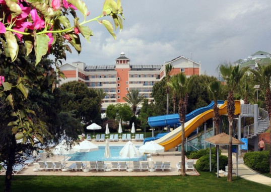 INSULA RESORT & SPA 1