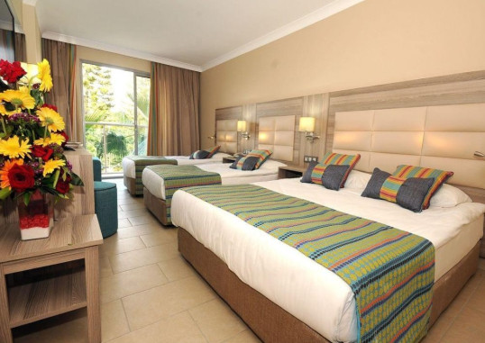 INSULA RESORT & SPA 2