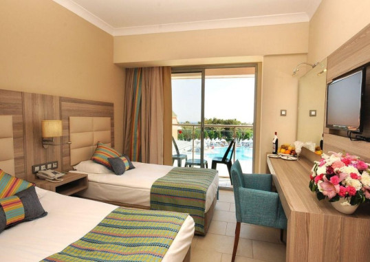 INSULA RESORT & SPA 3
