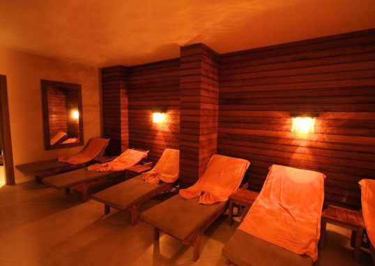 INSULA RESORT & SPA 18