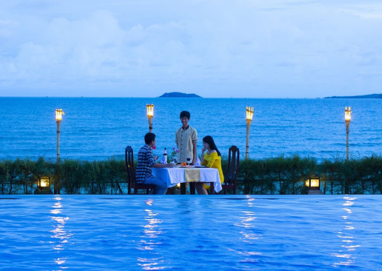 HON ROM CENTRAL BEACH RESORT 4