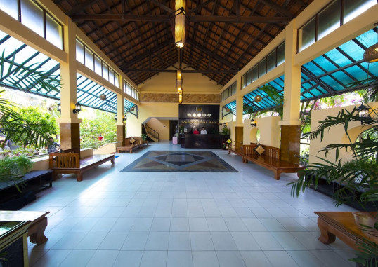 HON ROM CENTRAL BEACH RESORT 38