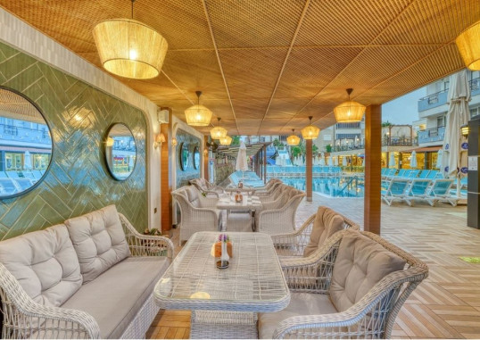 CLUB BIG BLUE SUITE 2