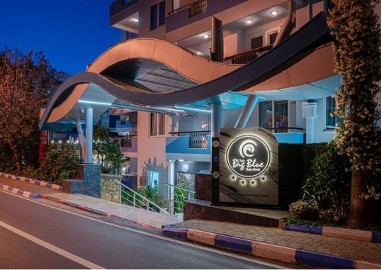 CLUB BIG BLUE SUITE 5
