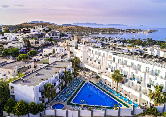 SHARK CLUB HOTEL 1