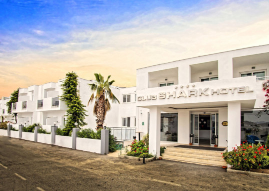 SHARK CLUB HOTEL 2
