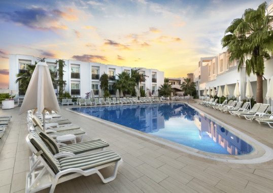 SHARK CLUB HOTEL 3