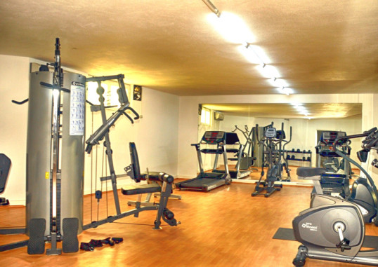 SHARK CLUB HOTEL 13