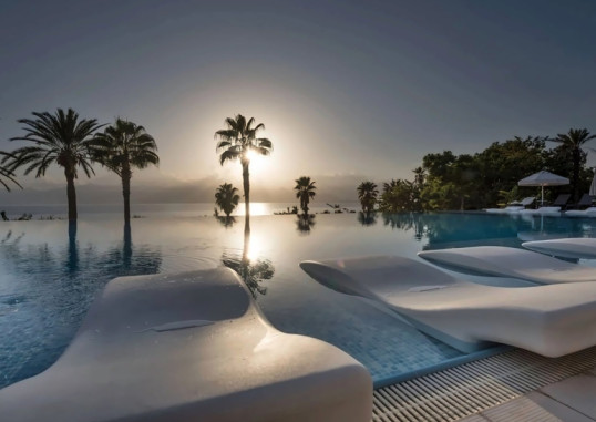 AKRA HOTEL 8