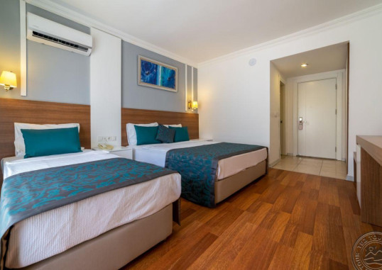 ARMAS BEACH HOTEL 75