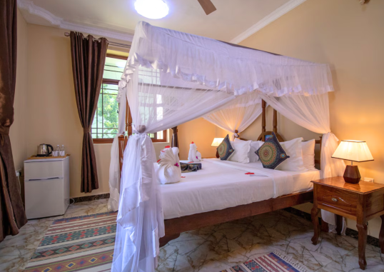 SUNNY PALMS BEACH BUNGALOWS 23