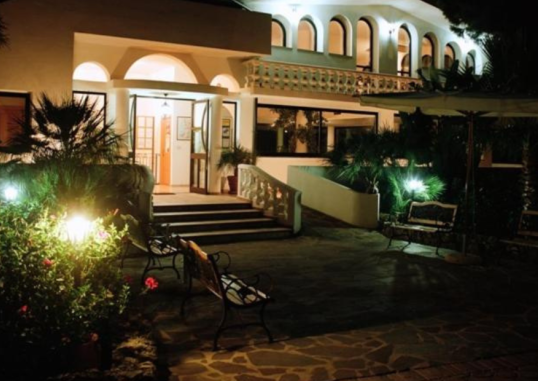VILLAGGIO PINETA PETTO BIANCO 19