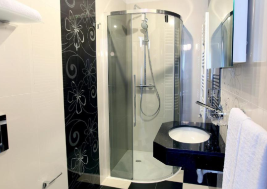 HOTEL AMBIANCE 12