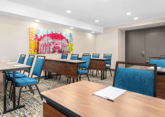 HAMPTON INN SUITES TORONTO DOWNTOWN ONTARIO CANADA 8