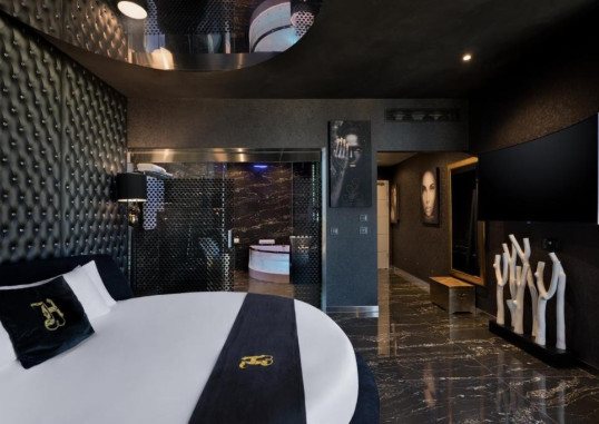 HUGO BOUTIQUE 9