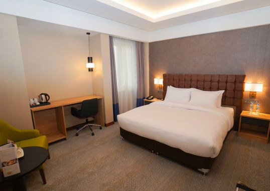 THE GRAND LUX HOTEL 3