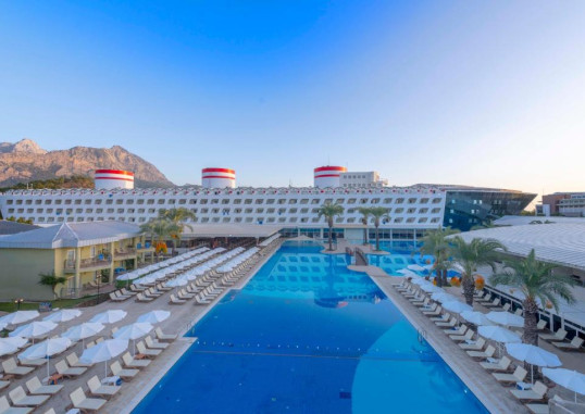 TRANSATLANTIK HOTEL & SPA 4