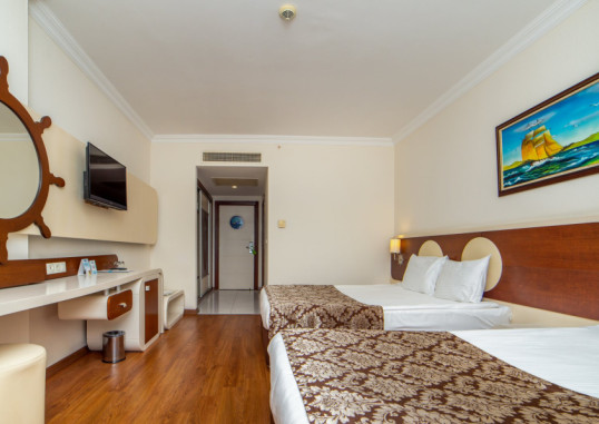 TRANSATLANTIK HOTEL & SPA 10