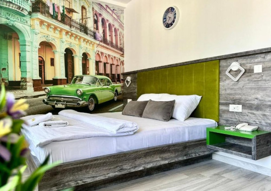 HOTEL DEL MEDIO 21
