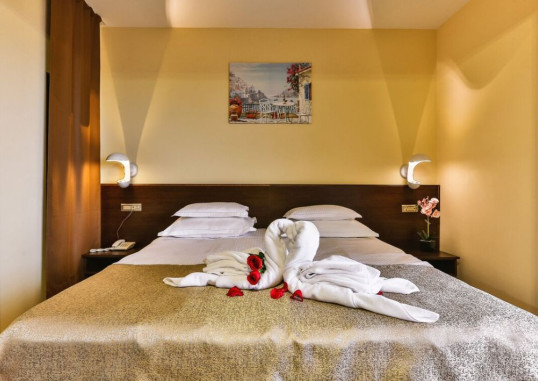 HOTEL PREMIER 19