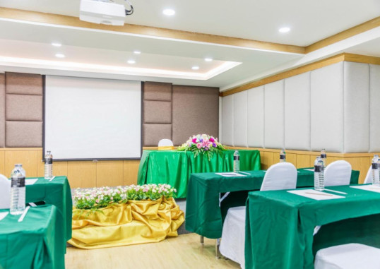 LIVOTEL HOTEL HUA MAK 28