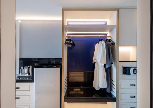 56 SURAWONG HOTEL (ADULTS ONLY) 2