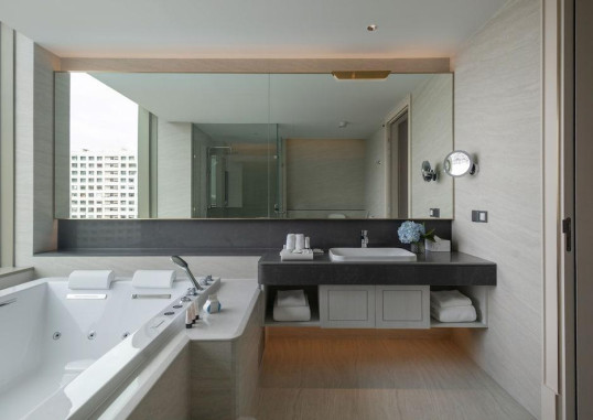 56 SURAWONG HOTEL (ADULTS ONLY) 9