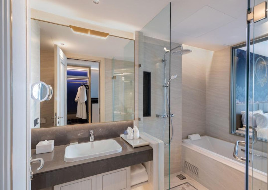 56 SURAWONG HOTEL (ADULTS ONLY) 10