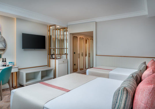 NEO PALACE 10
