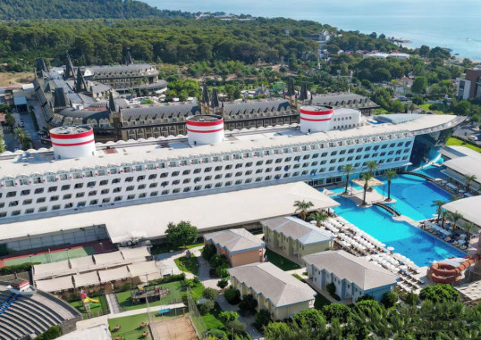 TRANSATLANTIK HOTEL & SPA 1