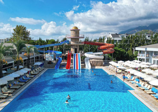 TRANSATLANTIK HOTEL & SPA 3