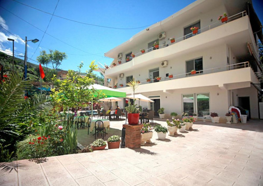 VILA NIKA HOTEL 1