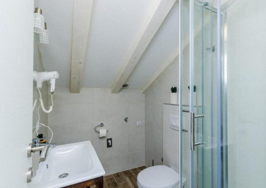 APARTMENTS LIFE 7
